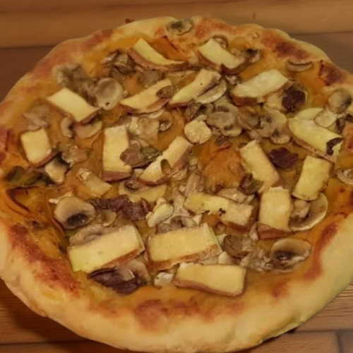 Pizza vegana con semola e doppia cottura padella e forno