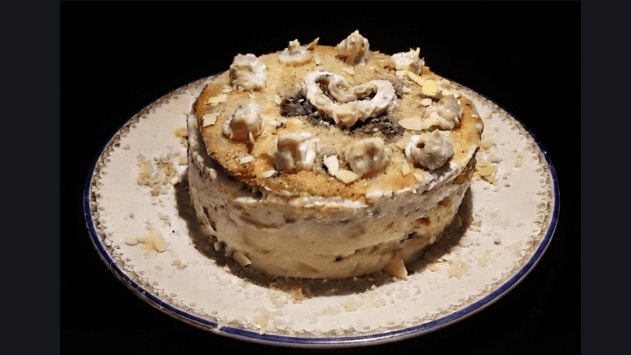 Torta di mandorle , cioccolato e zenzero farcita con crema frangipane