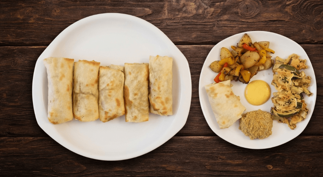 Involtini primavera con hummus di lenticchie e maionese all'aquafaba