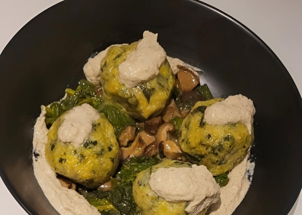 Gnudi di miglio cavolo nero e ricotta di soia