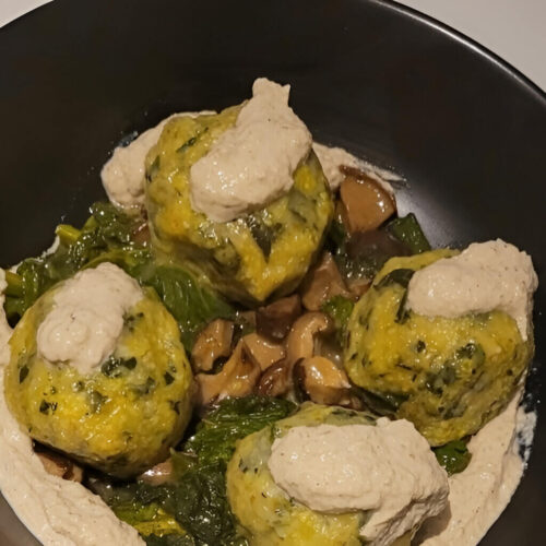 Gnudi di miglio cavolo nero e ricotta di soia