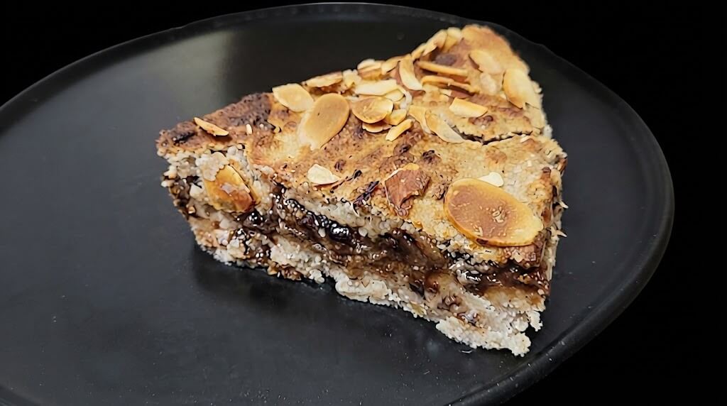 Crumble cake con marmellata di prugne e mele alla cannella