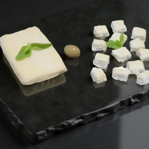 Feta greca crudista di mandorle