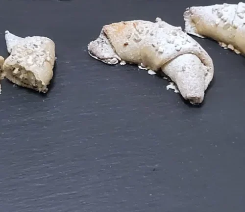 Croissant mini al formaggio quark dolce con semi di papavero