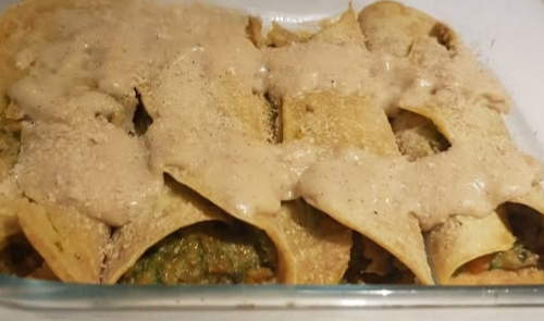 Crespelle con ragù di zucchine, funghi e carote e besciamella
