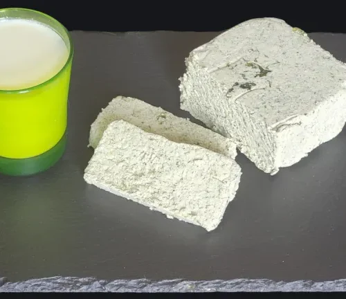 Il tofu di canapa e lupino alle alghe
