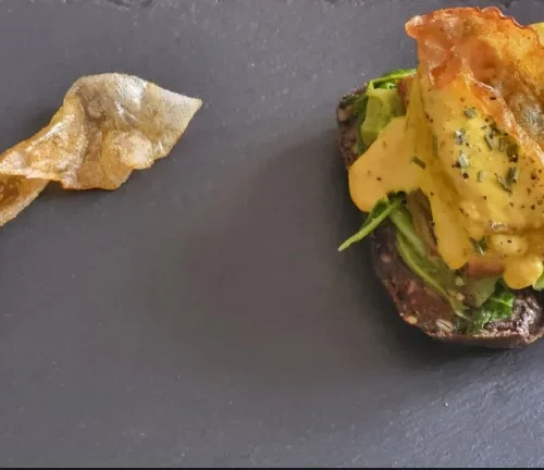 Brunch Vegano: tofu alla benedict con salsa olandese