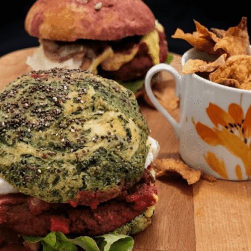 Veggie burger con buns burger colorati fatti in casa