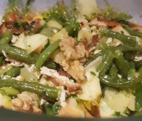Insalata bergera delle langhe con robiola autoprodotta