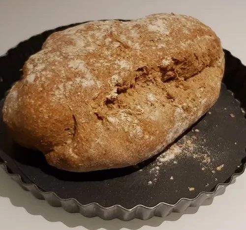 Pane integrale con pasta madre