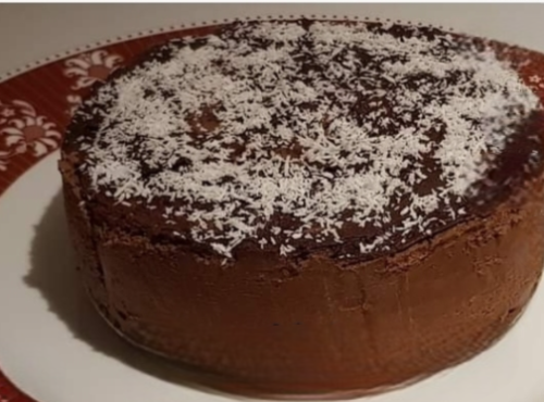 Torta crudista cremosa con cocco, cacao e zucchine