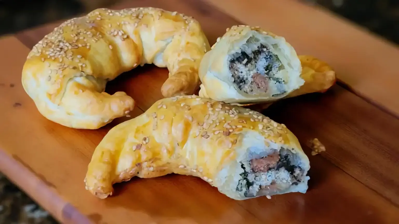 Cornetti salati vegani : "vegutto","sedanella" e olive nere