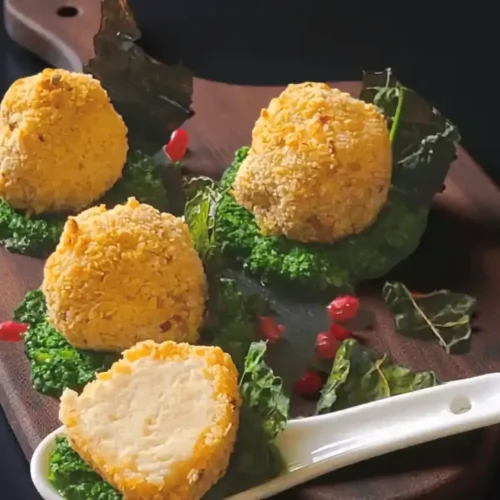 Veggarelline croccanti su pesto di cavolo nero e chips gourmet