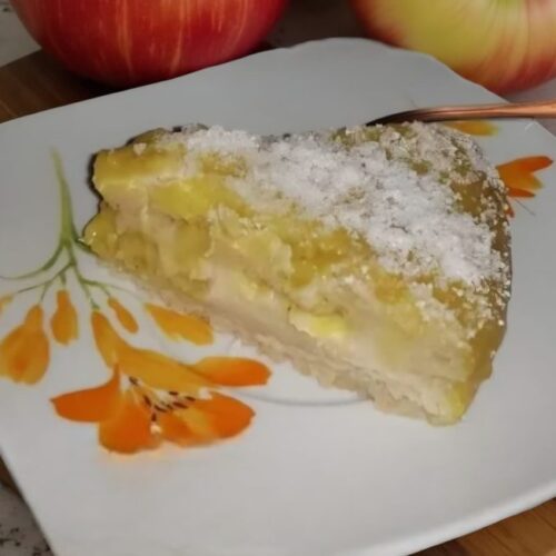 Torta vegana con ricotta , mele e crema pasticciera