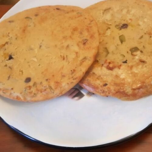 Farifrittata con cipolle, zucchine e olive taggiasche, con hummus classico di ceci