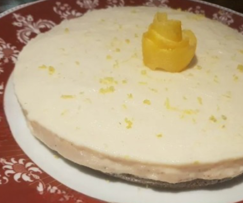 Cheesecake al limone con base al tè matcha