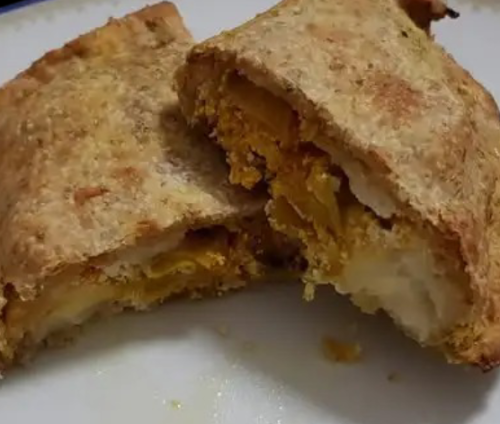 Calzoni integrali di zucca,affettato di mopur,mozzarella veg e ricotta di soia