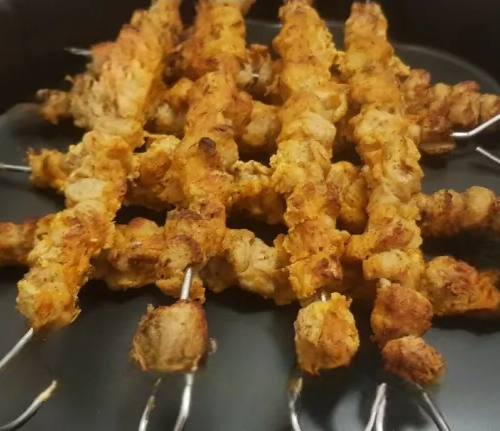 Spiedini tandoori con salsa raita