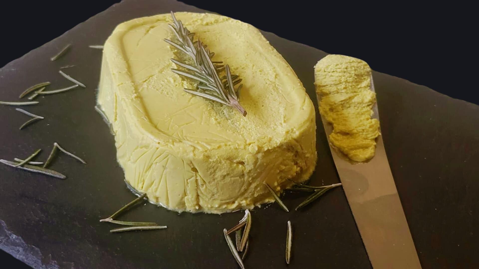 Burro vegano crudista fermentato ai semi di girasole