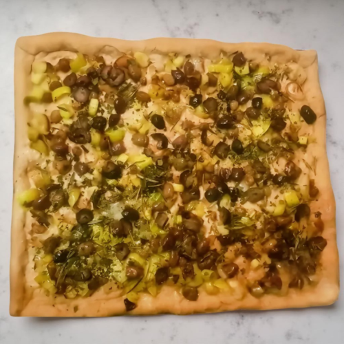 Focaccia di kamut e farro ai porri ed erbette aromatiche