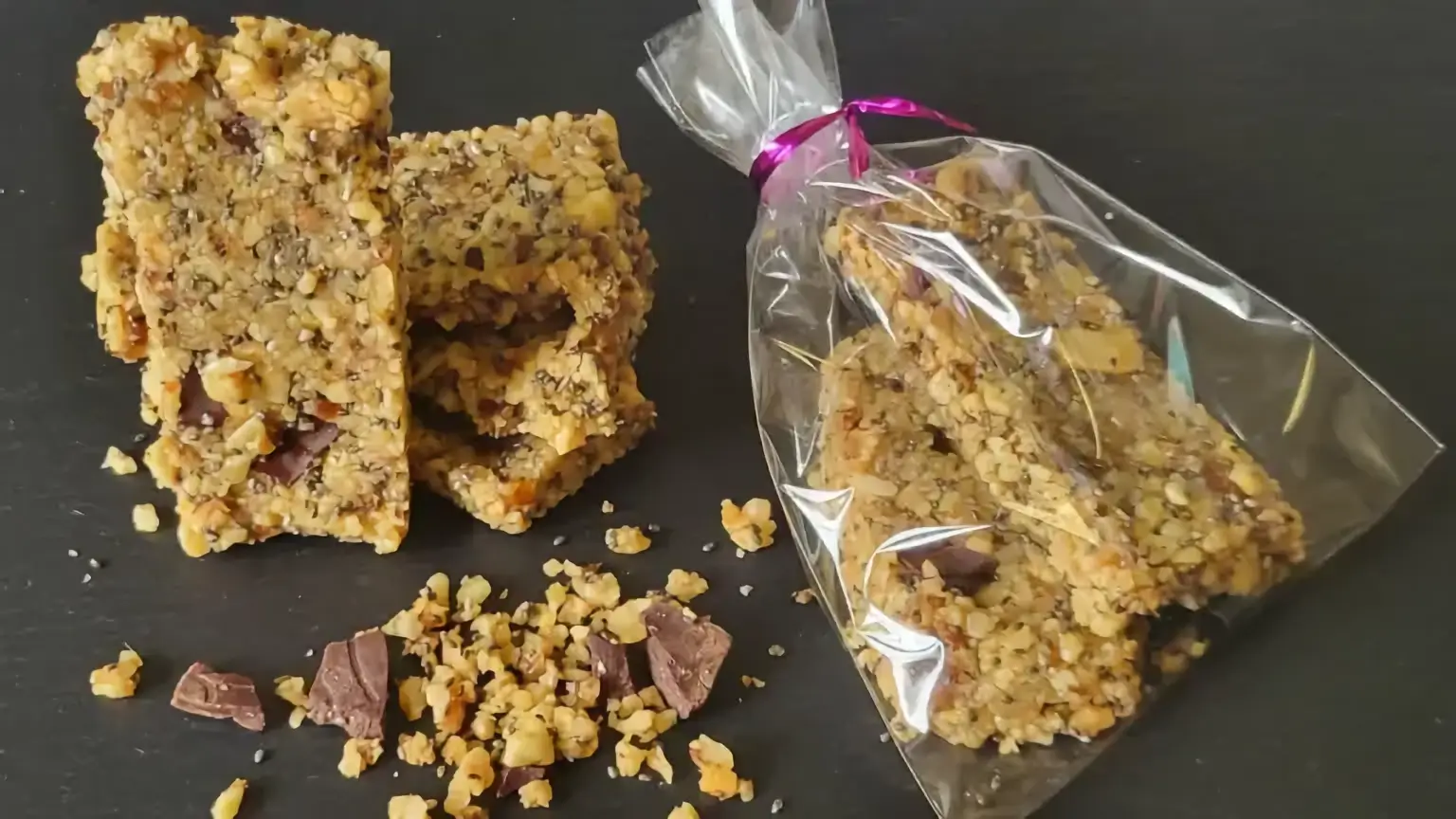 Barrette energetiche crudiste frutta secca, arachidi e agrumi