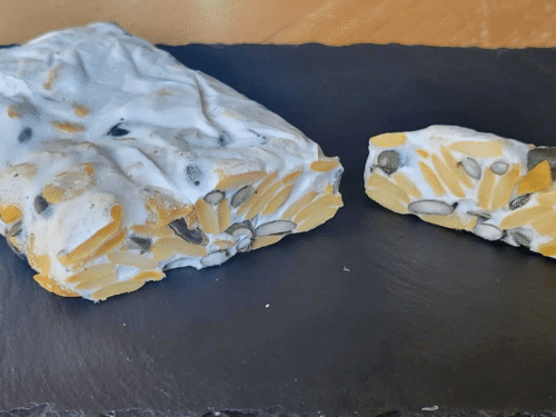 Tempeh fatto in casa: lupini, semi di zucca e profumo d'arancia