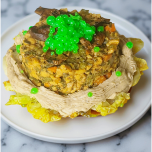 RICETTA SECONDO PIATTO GOURMET DI OTTOBRE – Sinfonia d’autunno : Tartare di tempeh ,castagne e porcini su verze e perle verdi