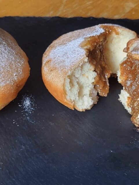 Come preparare i krapfen vegani: ricetta facile al farro e albicocca