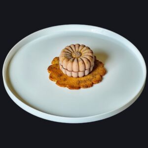 RICETTA DESSERT GOURMET DI MAGGIO - Namelaka cioccolato-mango su streusel nocciola