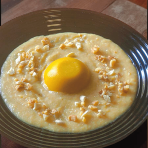 RICETTA SECONDO PIATTO GOURMET DI NOVEMBRE – L’uovo vegano di zucca e cannellini su crema di patate affumicate