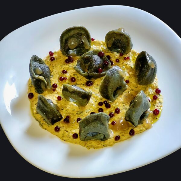 RICETTA PRIMO PIATTO GOURMET DI GENNAIO - Tortelloni neri ripieni tofu canapa e spinaci