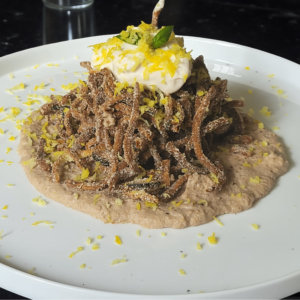 RICETTA ANTIPASTO GOURMET DI SETTEMBRE – Spaghetti fritti di zucchine su fonduta , con mascarpone