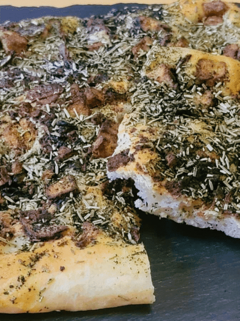 La focaccia del viandante (trasformazione vegan di uno street food medievale)