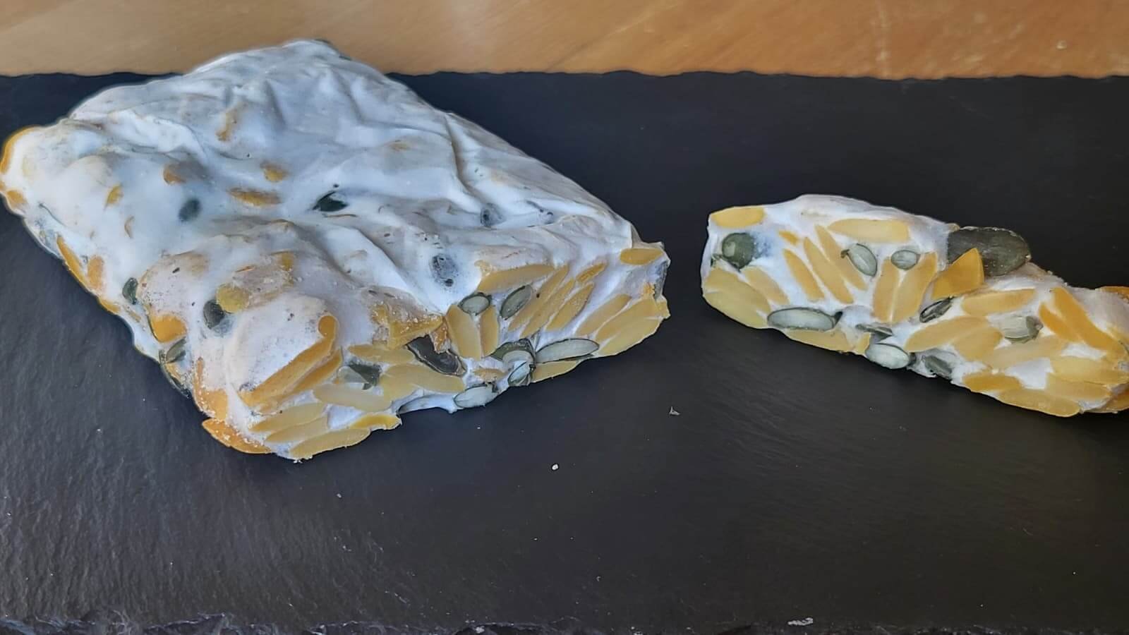 Il cubo gourmet di lasagna bianca: la sorpresa ai carciofi e tempeh di lupini