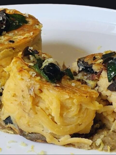 Nido di pasta fritta con menta,carciofi e mandorle