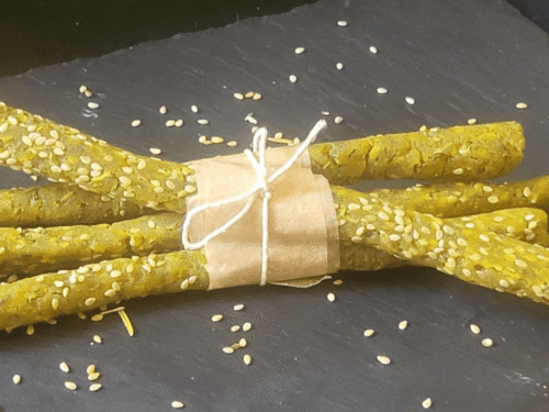 Grissini colorati con spezie e sesamo