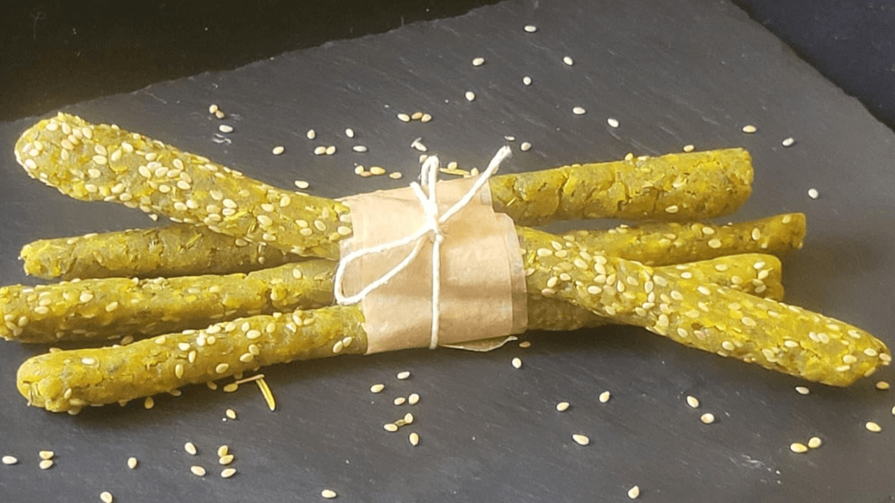 Grissini colorati con spezie e sesamo