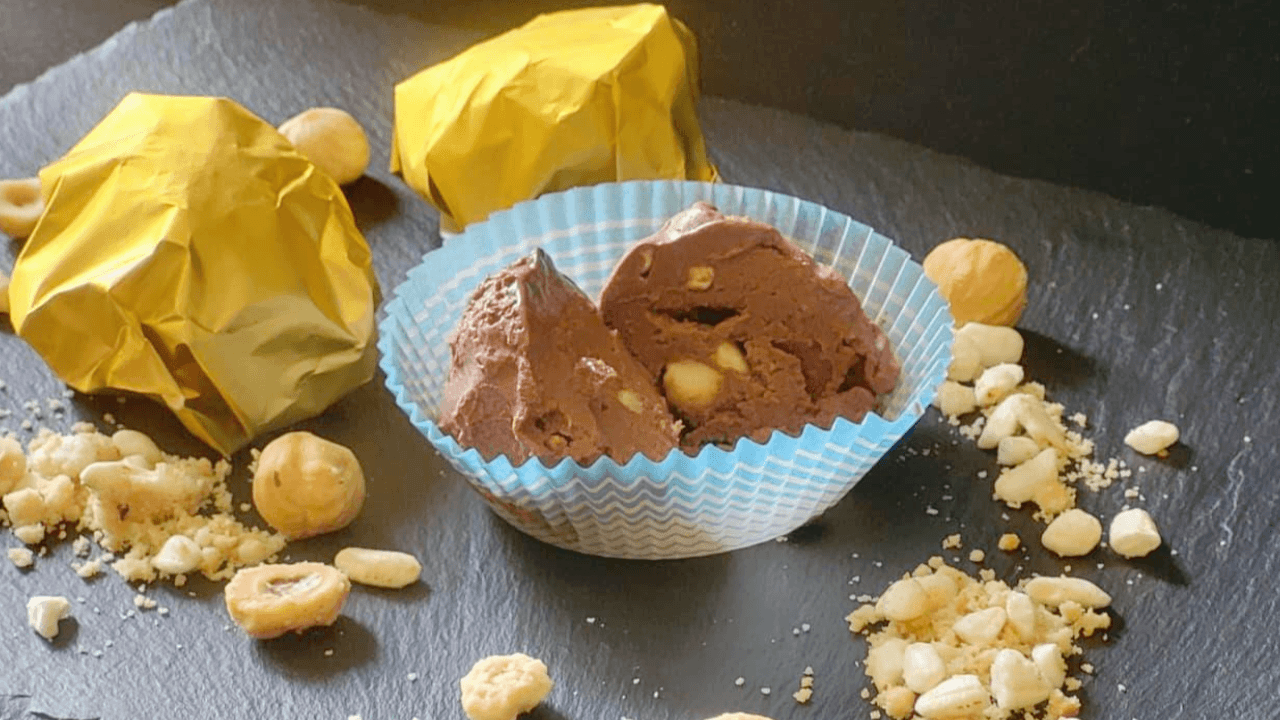 Ferrero rocher vegan ardesia nera carta dorata