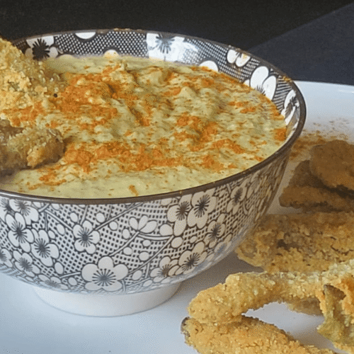 Baccelli di fave: hummus cremoso e chips croccanti