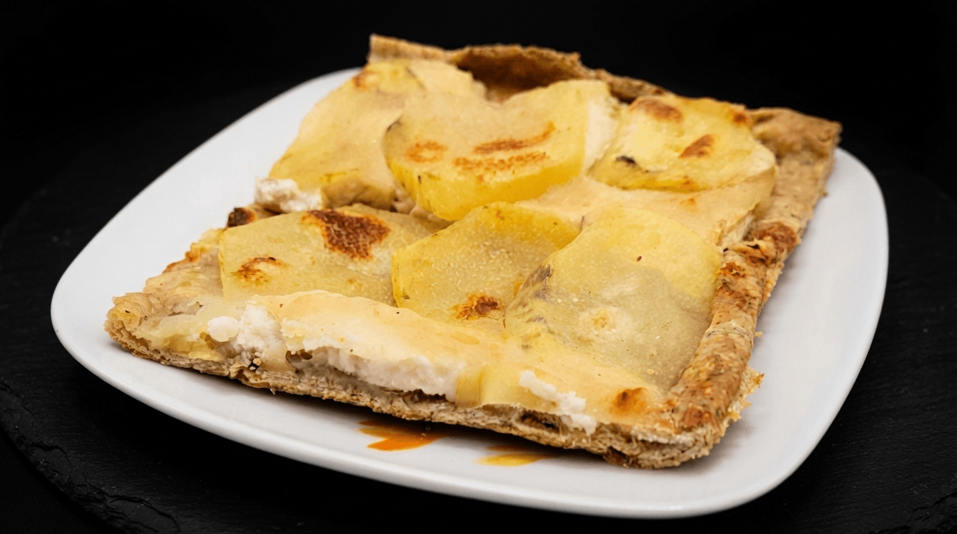 Schiacciata con patate,stracchino e formaggio a fette