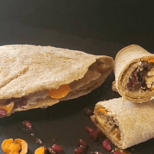 Le tortillas del Medioevo: crespelle integrali con robiola veg alle erbe,carote e melograno