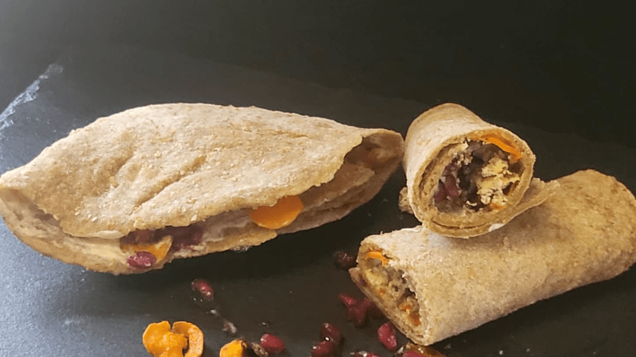 Crespelle medievali integrali robiola veg,carote e melograno
