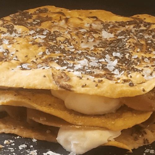 Focaccia di pane lavash con spalmabile e affettato vegano: semplice e veloce
