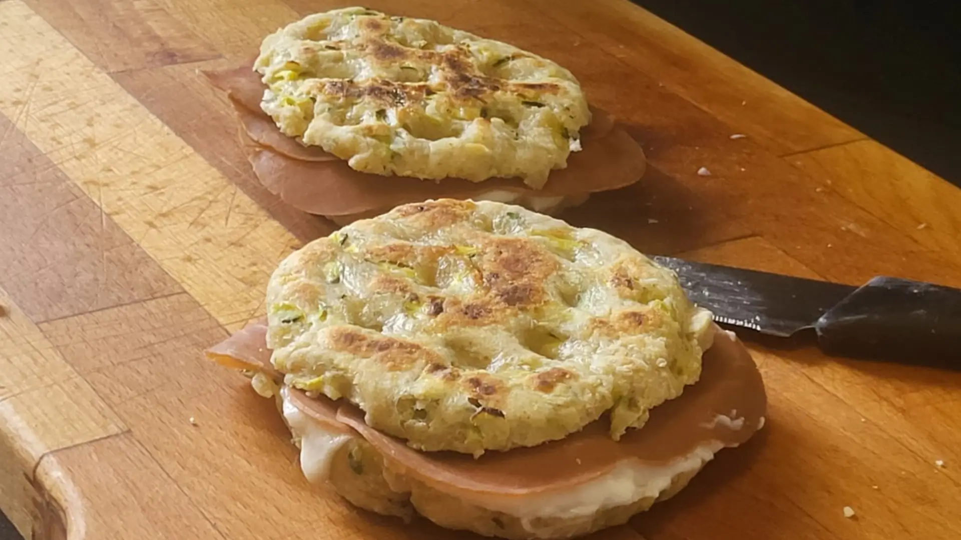 Focaccine medievali senza lievito alle zucchine