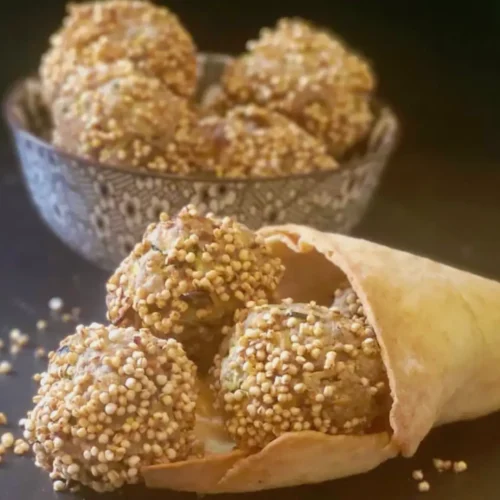 Coni di piadina croccante con polpette e salse arcobaleno