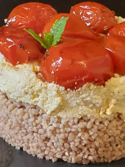Mini cheesecake salata estiva solo 3 ingredienti: cous cous , ricotta vegetale e pomodorini confit