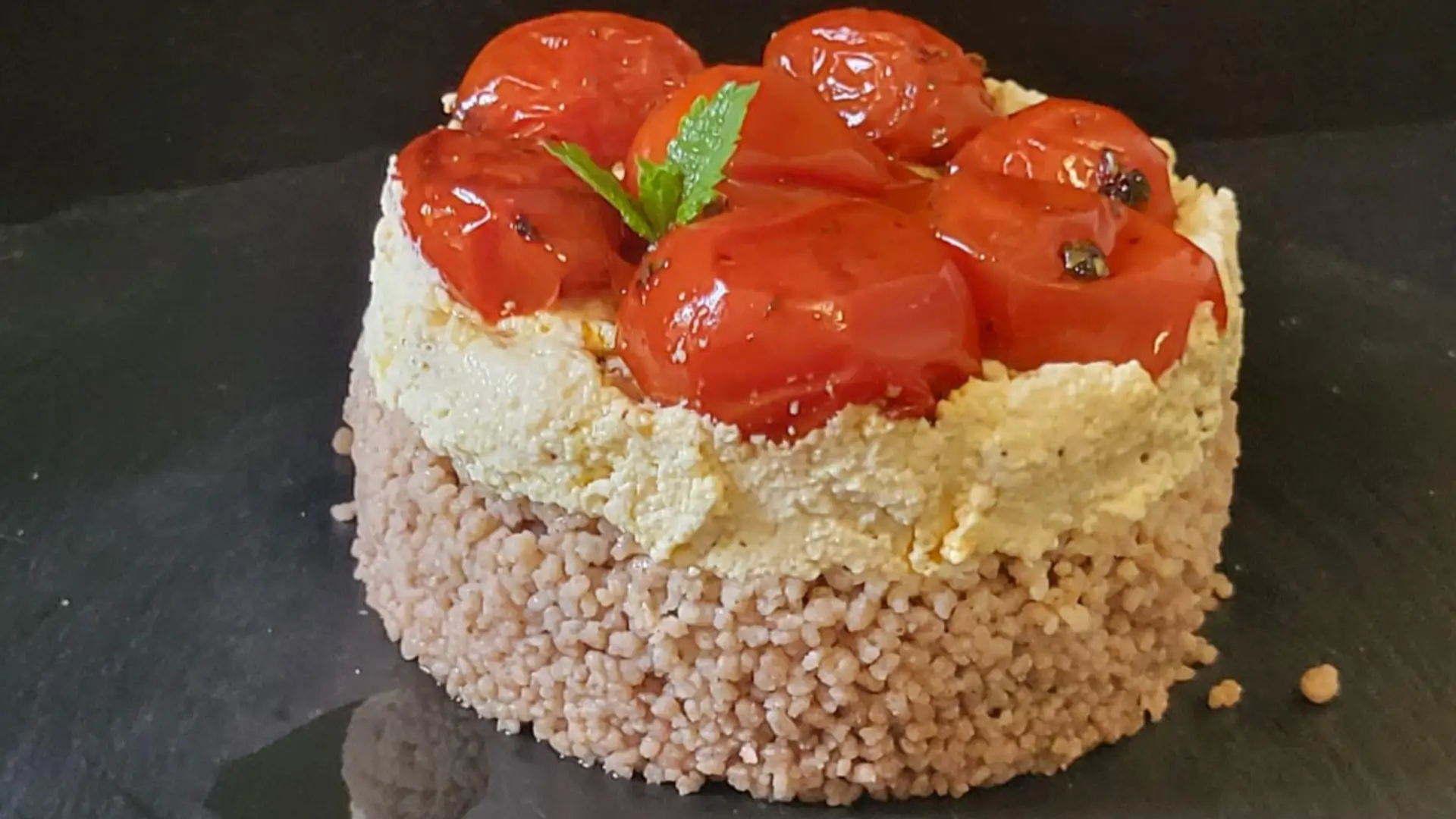 Mini cheesecake salata estiva solo 3 ingredienti: cous cous , ricotta vegetale e pomodorini confit