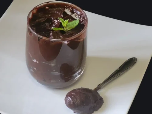 Crema al cioccolato crudista pronta in 10 minuti