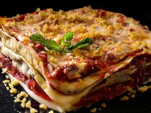 Lasagne di pane carasau con ragù e besciamella crudisti : le classiche ma senza cottura
