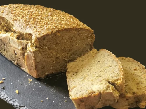 Pane proteico veloce senza farine, glutine e lievito: la ricetta furba con la quinoa